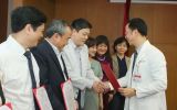 Bệnh viện Bạch Mai đã tiếp nhận 5 Giáo sư và Phó giáo sư đến làm việc