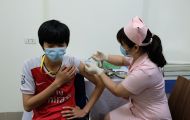 Sáng 12/4: 6 người đầu tiên tiêm thử nghiệm mũi 2 vắc xin COVIVAC phòng COVID-19 của Việt Nam