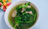 Canh cải bó xôi nấu gan lợn - Món ăn dưỡng huyết, sáng mắt và đẹp da