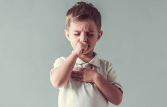 Trẻ bị ho uống kháng sinh gì, lạm dụng nguy hiểm ra sao?