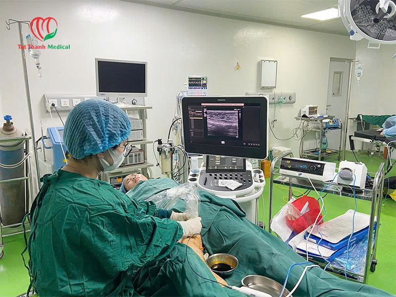 máy điều trị suy tĩnh mạch bằng sóng cao tần